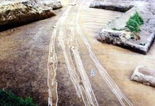 고인돌을 끌기위한 사람들