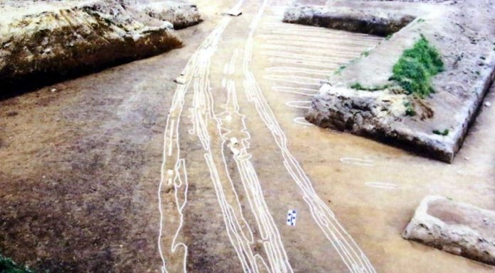 고인돌을 끌기위한 사람들