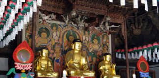 제1785호 강화 전등사 목조석가여래삼불좌상