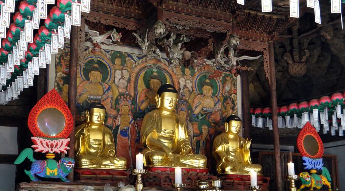 제1785호 강화 전등사 목조석가여래삼불좌상