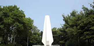 기념탑과 사탑(寺塔)