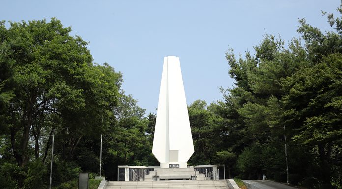 기념탑과 사탑(寺塔)