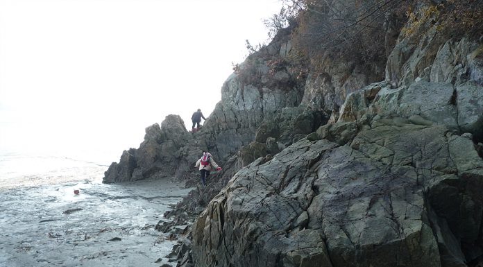 서해의 작은섬 미법도와 서쪽의 검문소 서검도