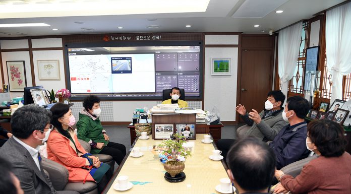 코로나 무더기 발생한 폐교, 책임 있는 조치 요구