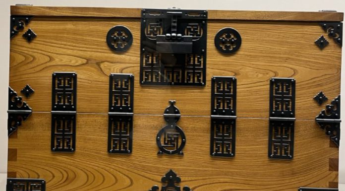 쓰러진 연미정 느티나무, 강화반닫이로 새롭게 탄생