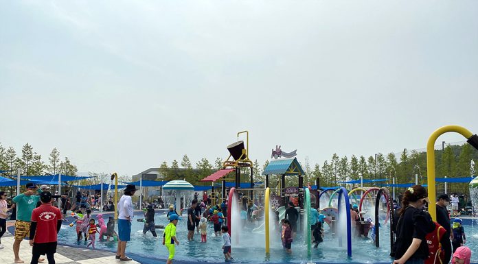 올 여름 신정체육공원 어린이 물놀이장 ‘인기’