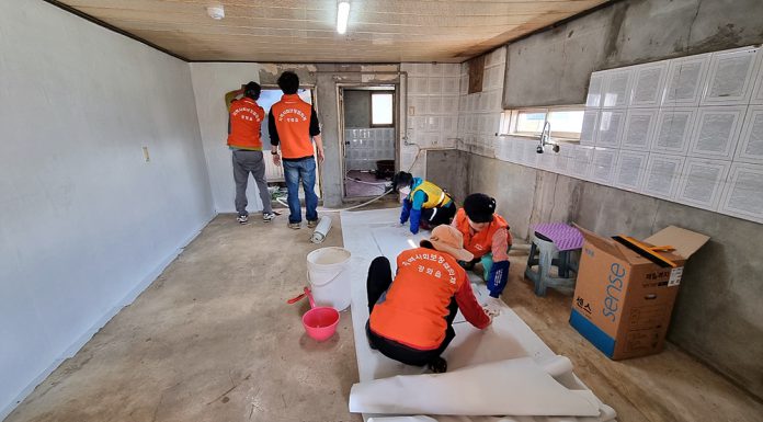 올해 집수리 봉사 200여 가정 성황리에 마쳐